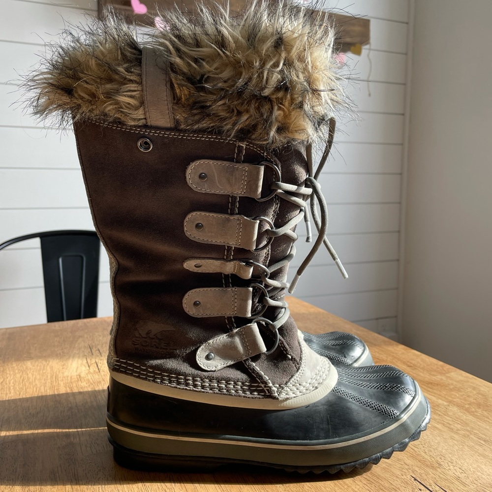 Sorel Joan of Arctic, used, but in great condition.